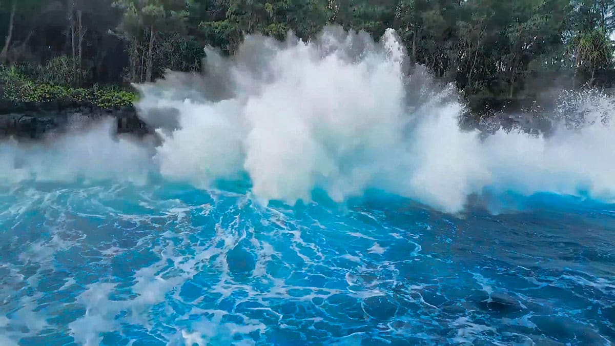 Big Wave - Hawaii - Big Island